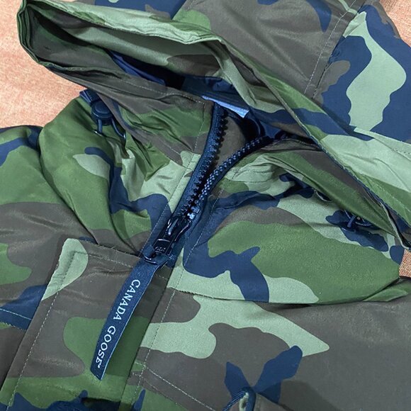 Canada Goose Camouflage Men's Long - Sleeve Down Jacket - Picture 4 of 12